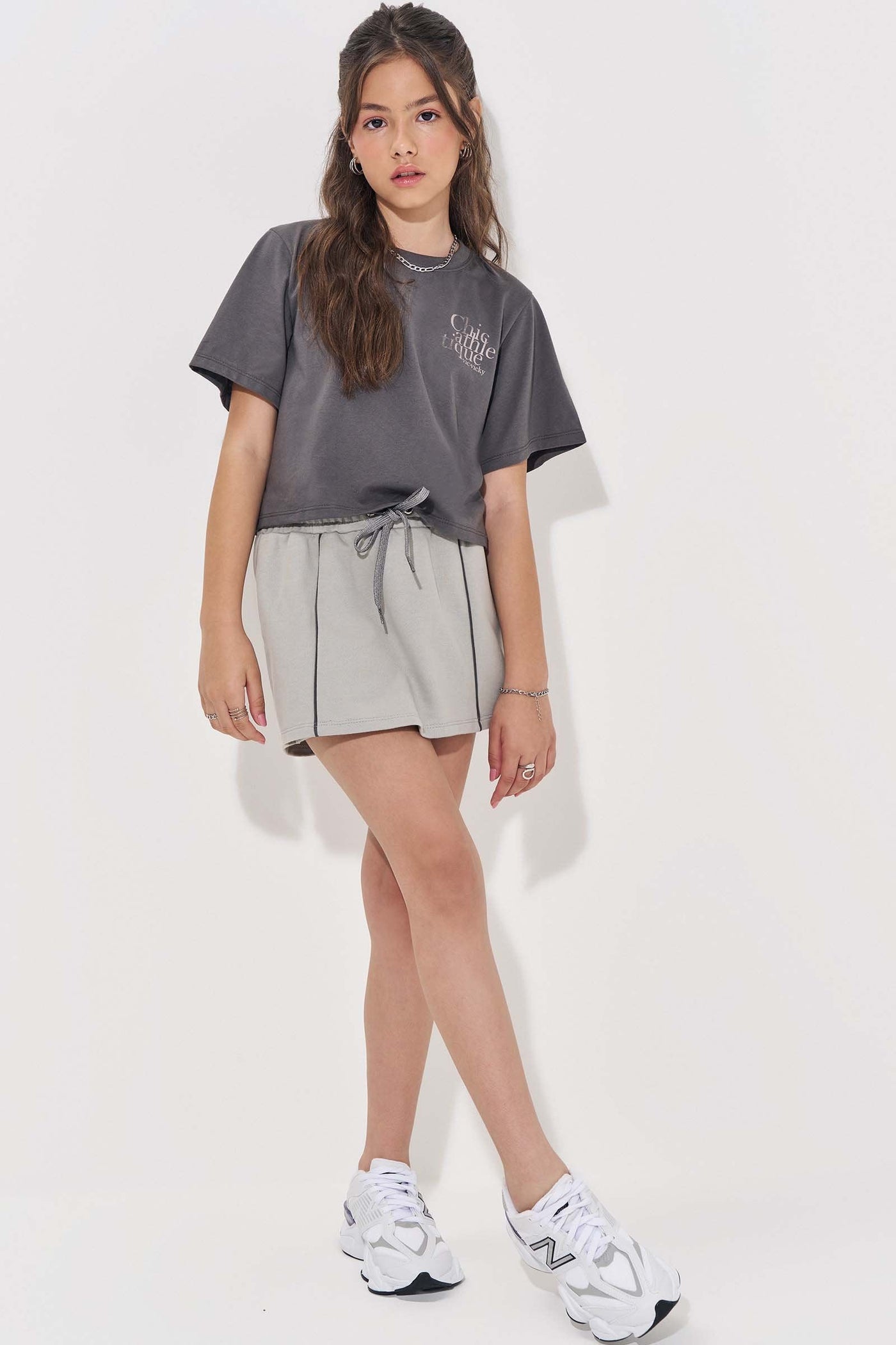 Conjunto de Camiseta Boxy Over em Meia Malha e Short Saia em Moletom 85172 Vic&Vicky Teen Menina