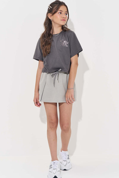 Conjunto de Camiseta Boxy Over em Meia Malha e Short Saia em Moletom 85172 Vic&Vicky Teen Menina