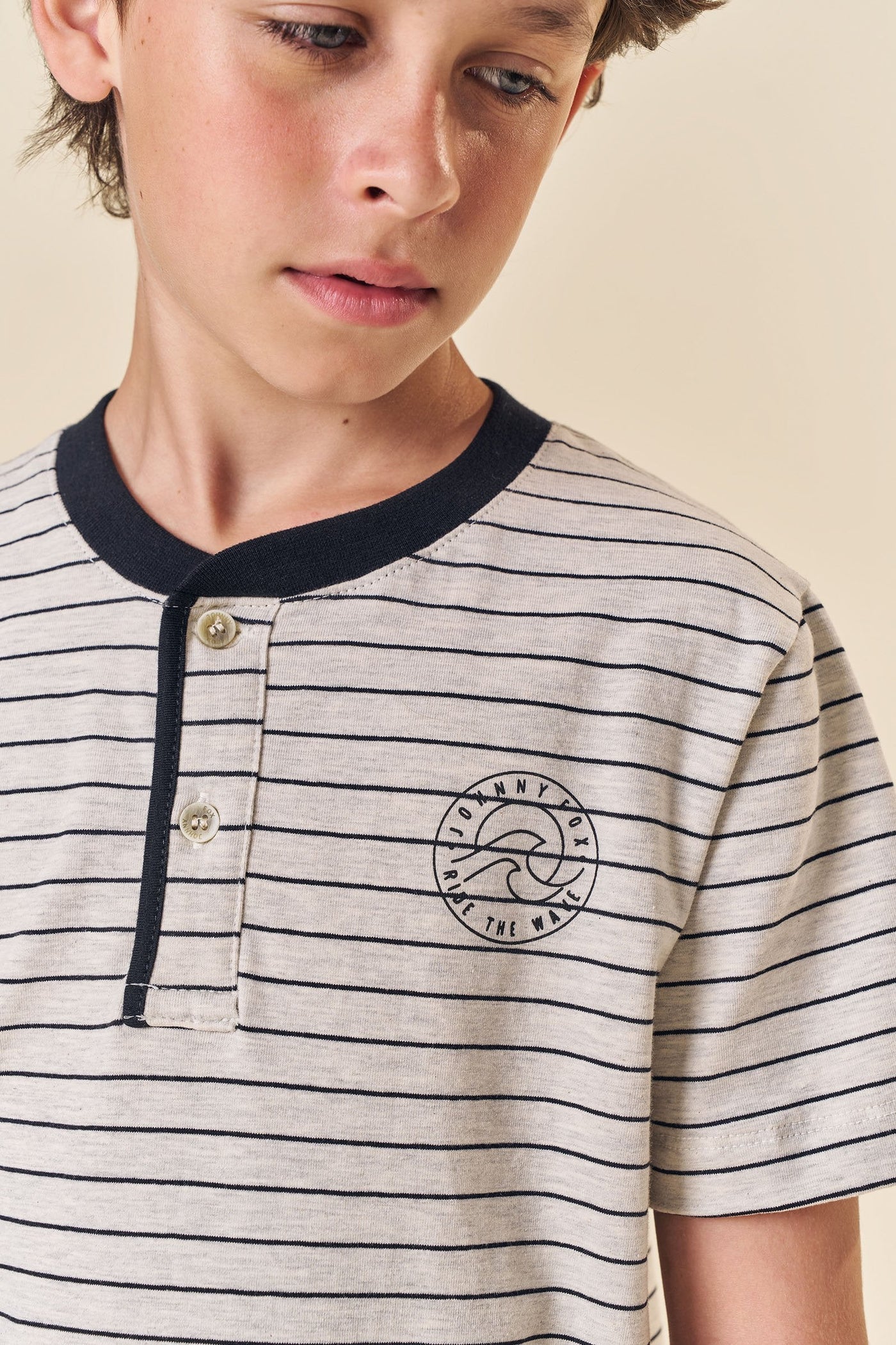 Conjunto de Camiseta em Cotton Listrado Fio Tinto e Bermuda em Sarja Caribe com Elastano 84132 Johnny Fox Teen Menino