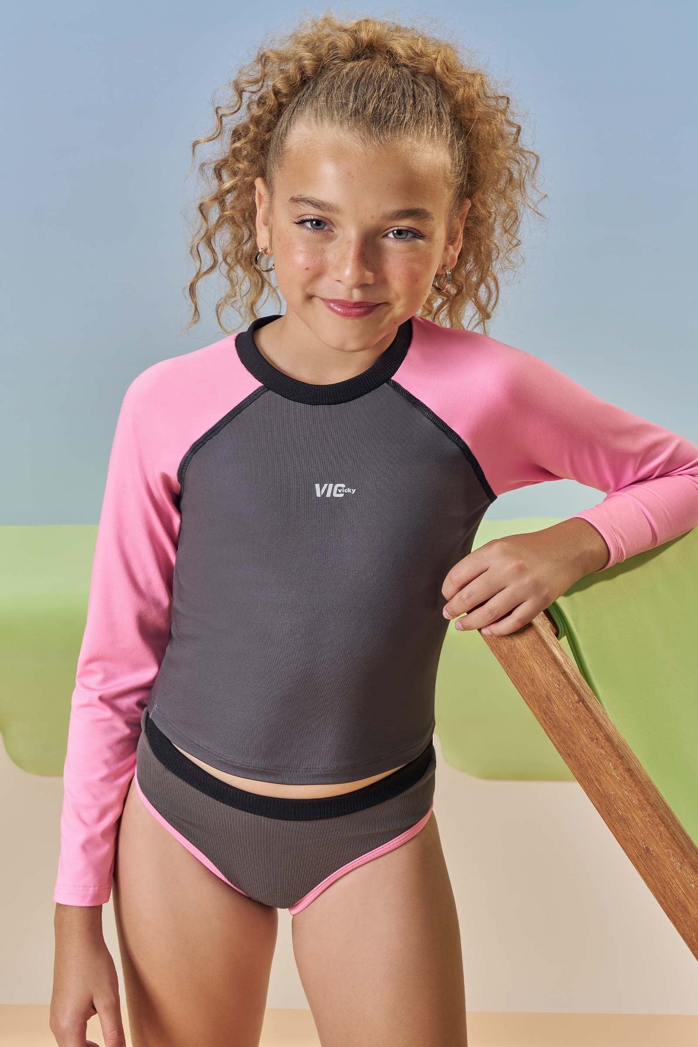 Trio de Biquini e Blusa Manga Longa em Malha UV 50+ e Textura Canelada 84385 Vic&Vicky Teen Menina